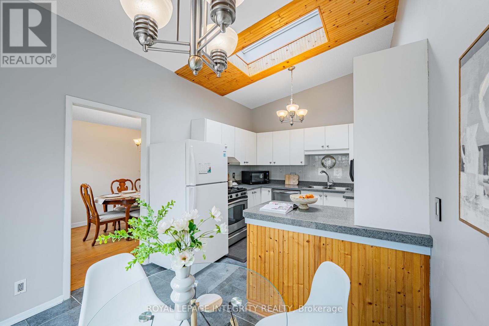 664 GLENHURST CRESCENT - 12