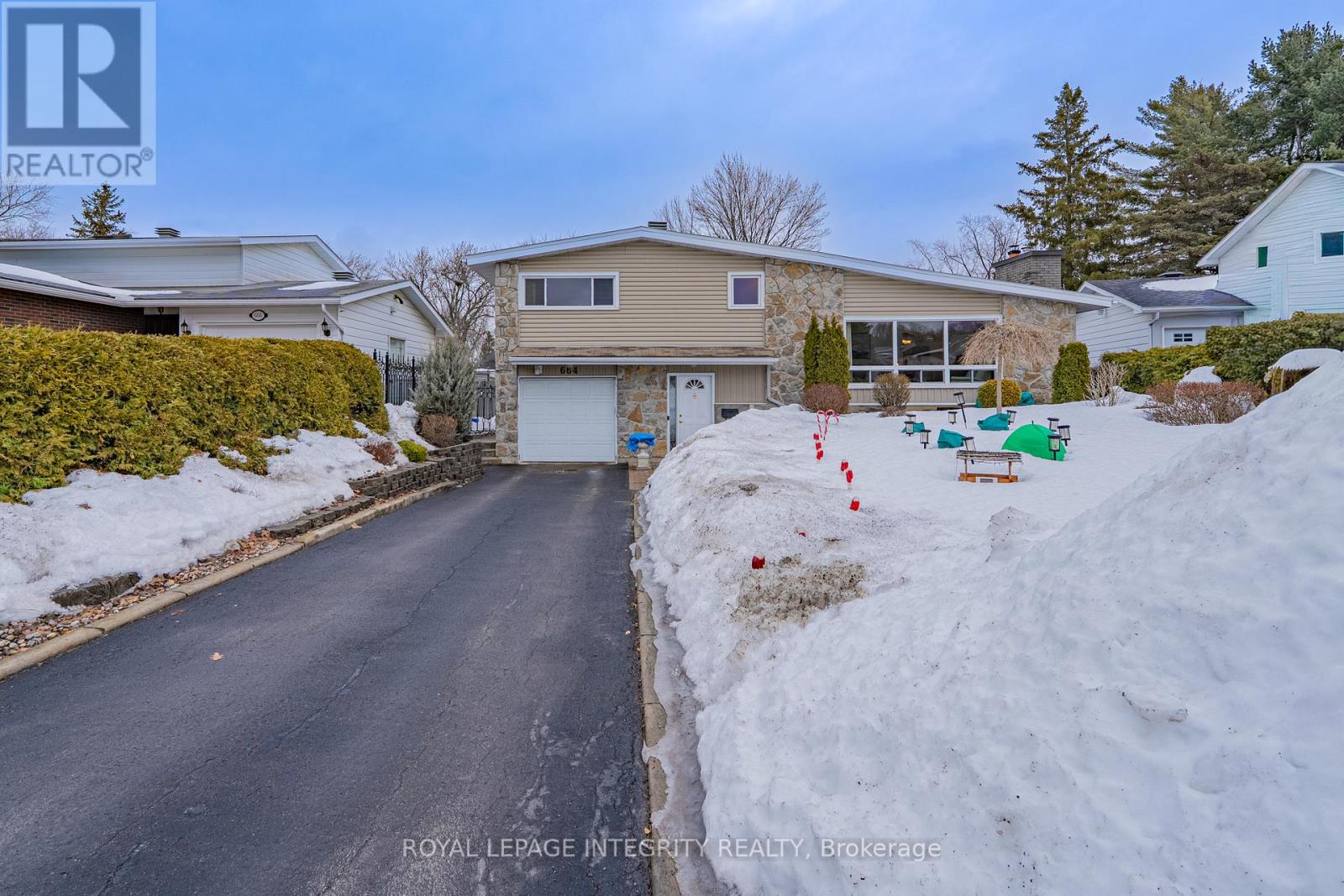 664 GLENHURST CRESCENT - 2