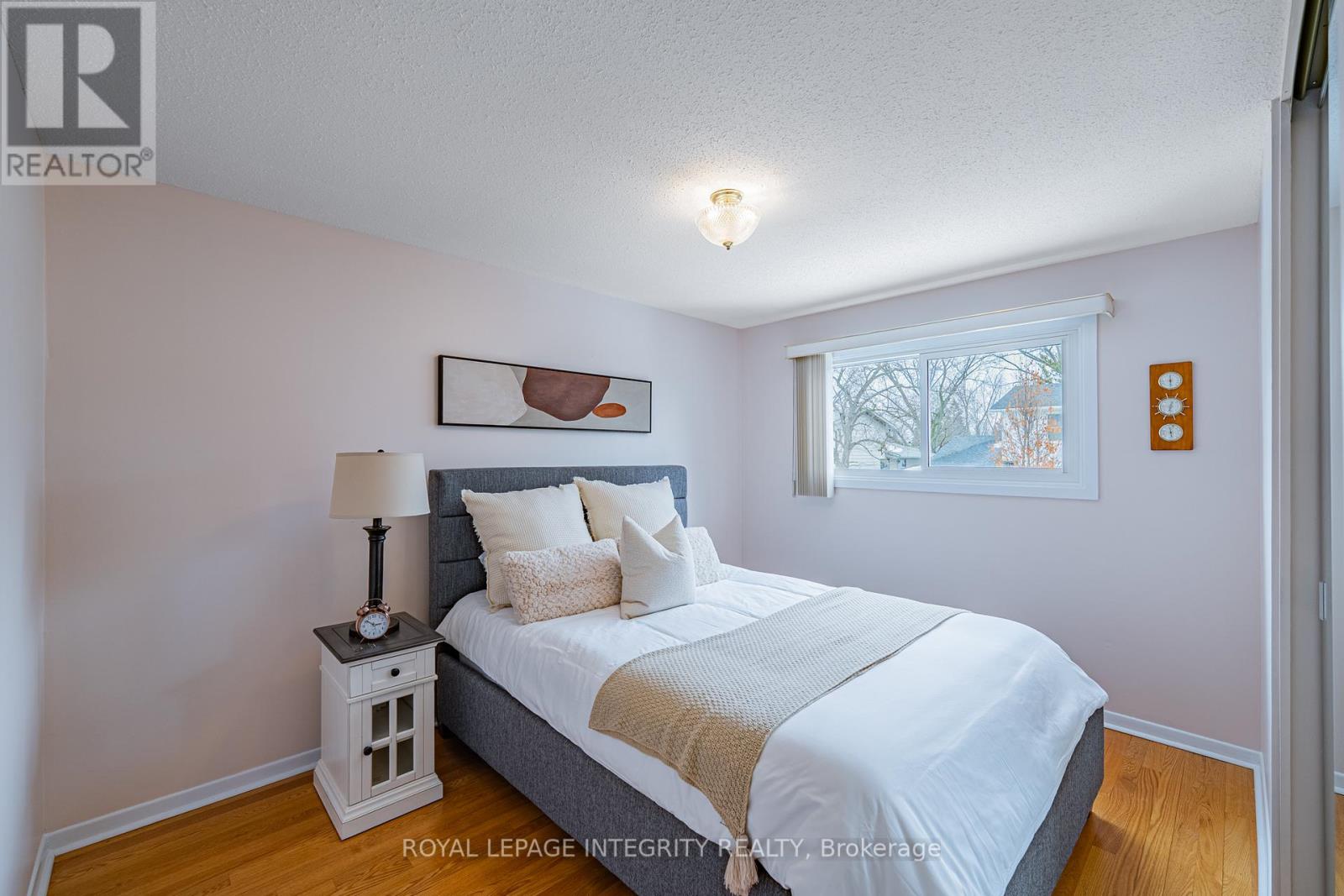 664 GLENHURST CRESCENT - 21