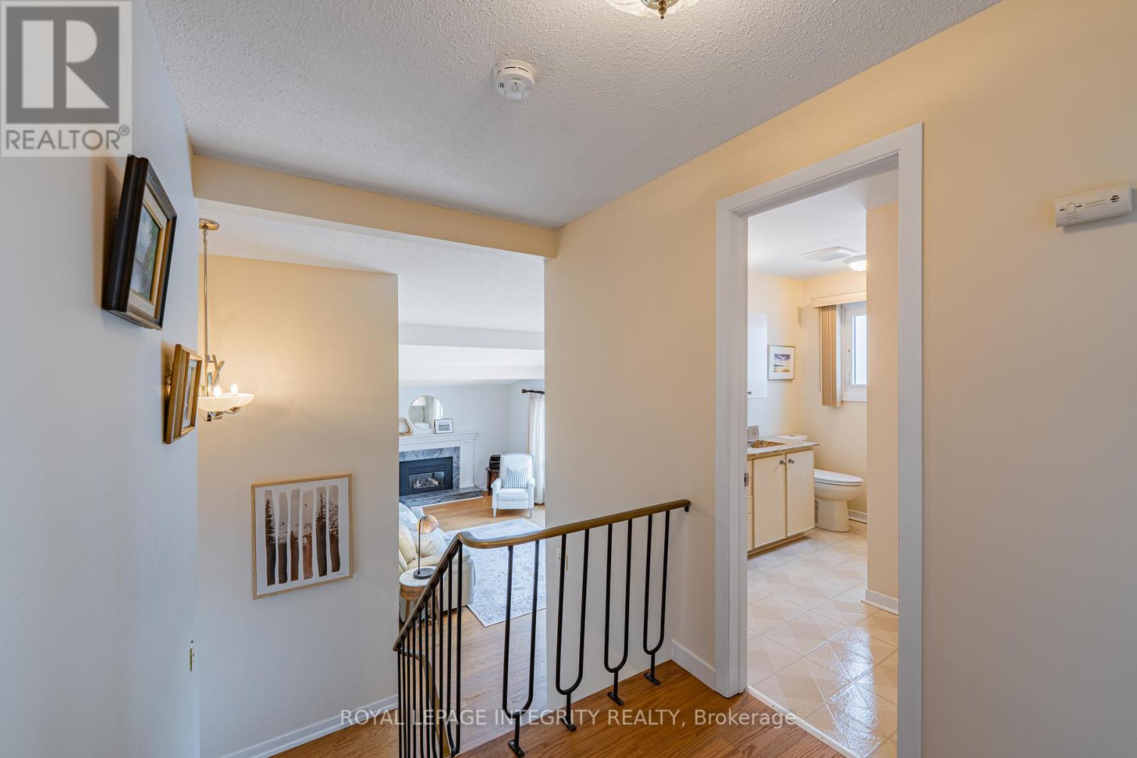664 GLENHURST CRESCENT - 23