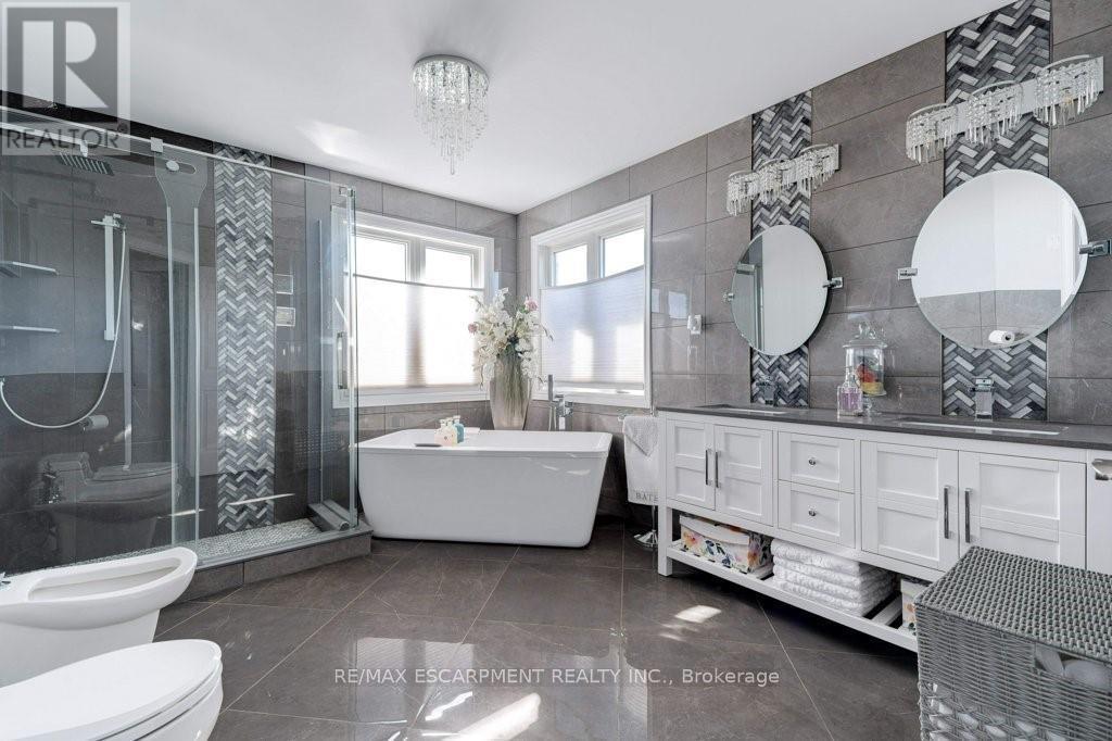 35 LIDO DRIVE - 33