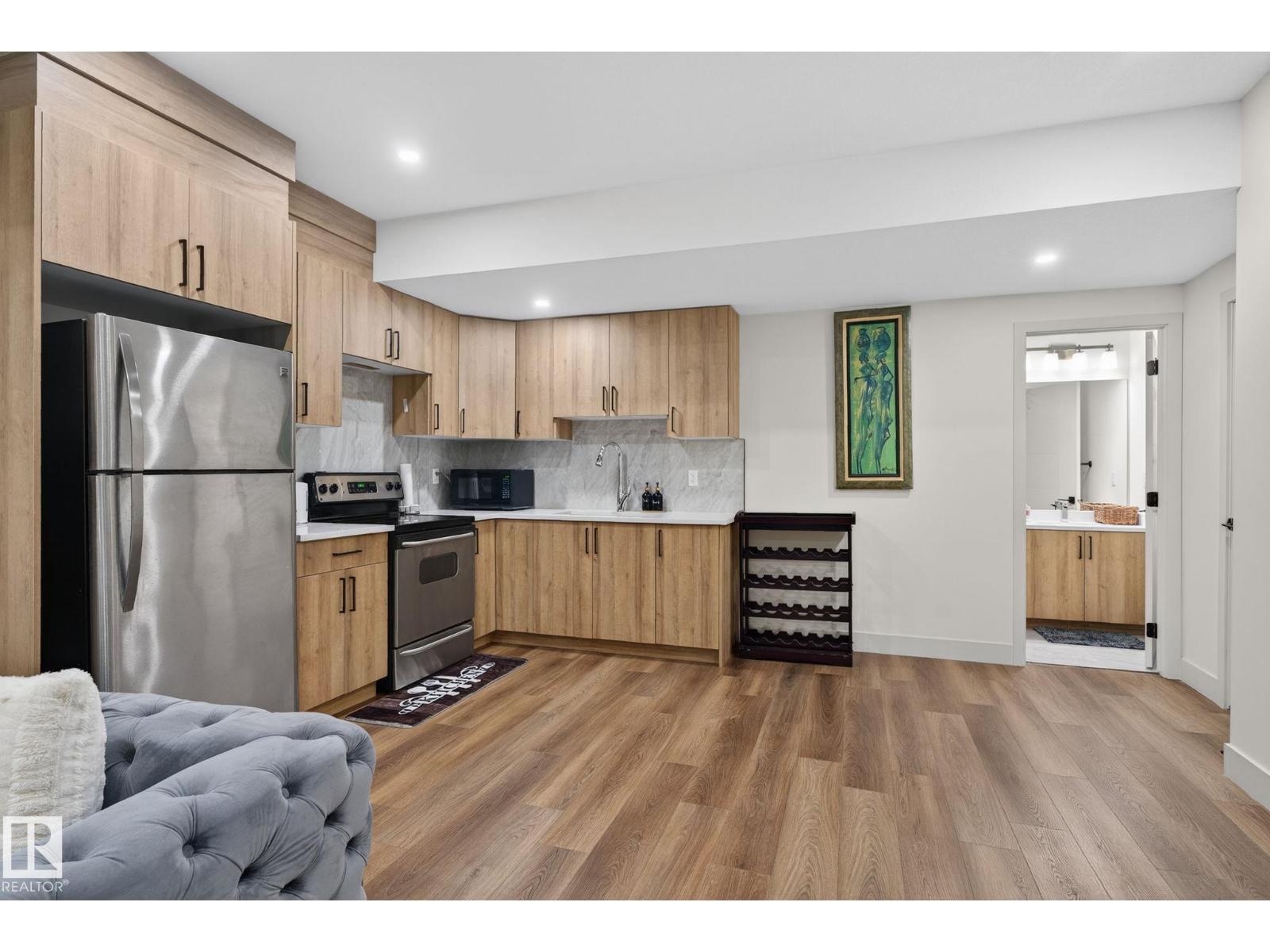 3605 42 AV — photo 53