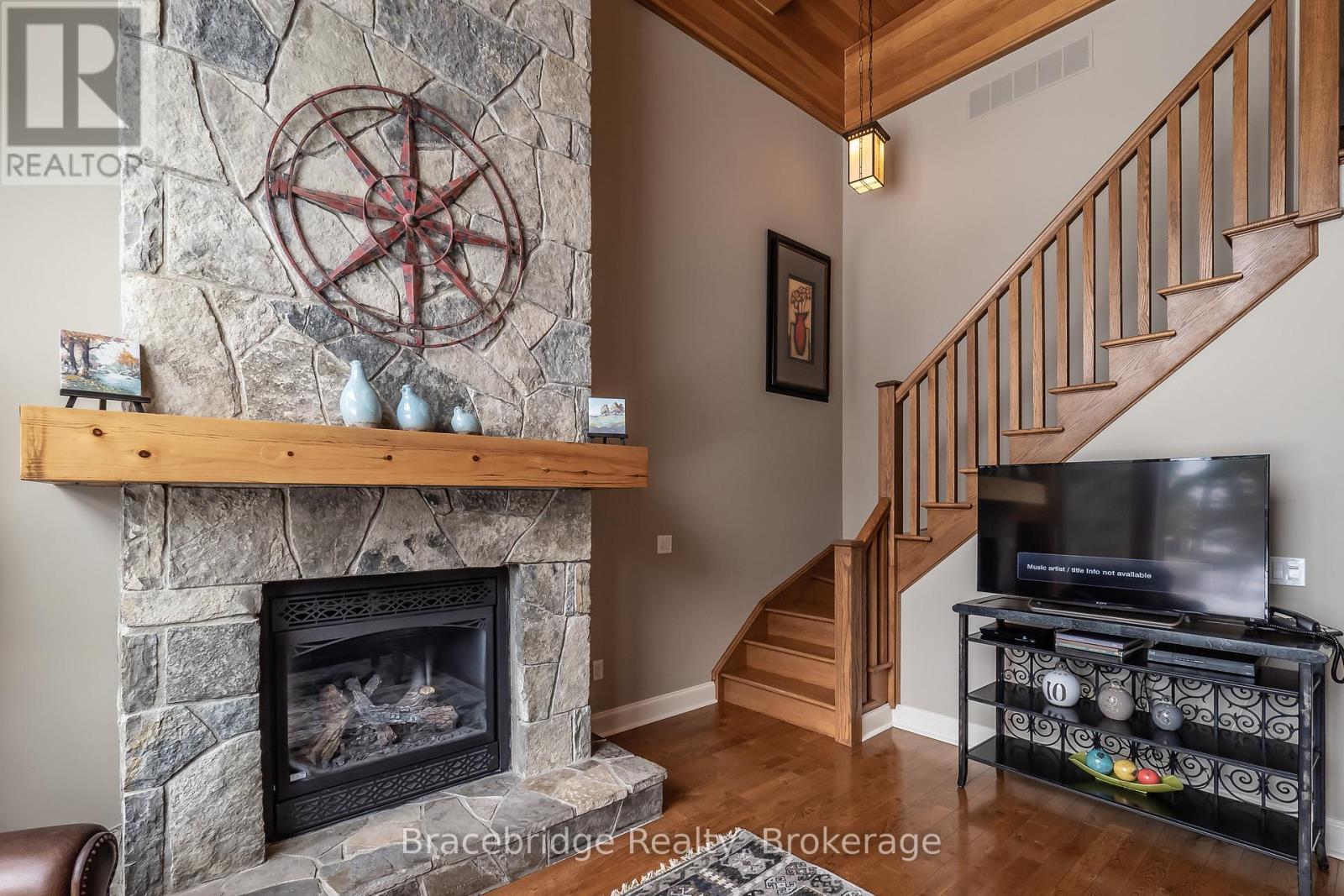 CARLING 10 W3 - 3876 MUSKOKA RD 118 HIGHWAY W - 7