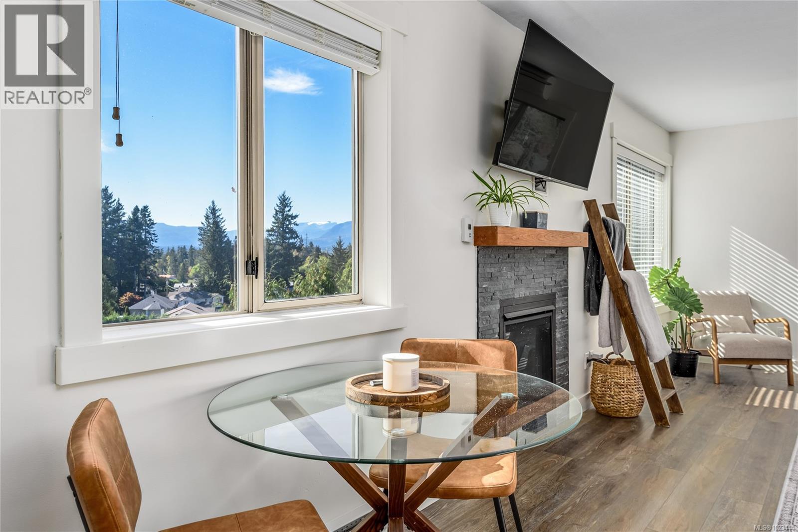 #304 4685 Alderwood Pl - Image 2