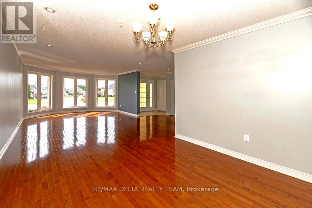 150 SANDRA CRESCENT - 12