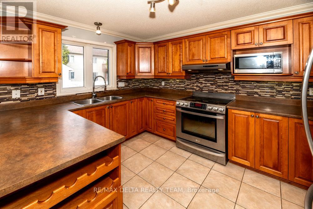 150 SANDRA CRESCENT - 17