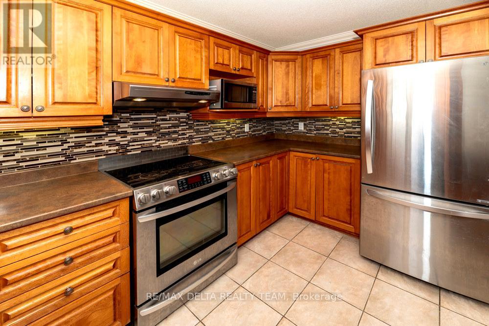 150 SANDRA CRESCENT - 19