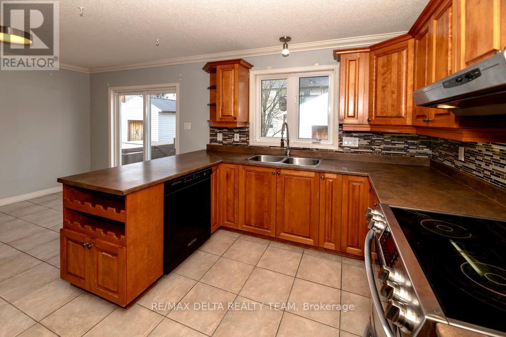 150 SANDRA CRESCENT - 20