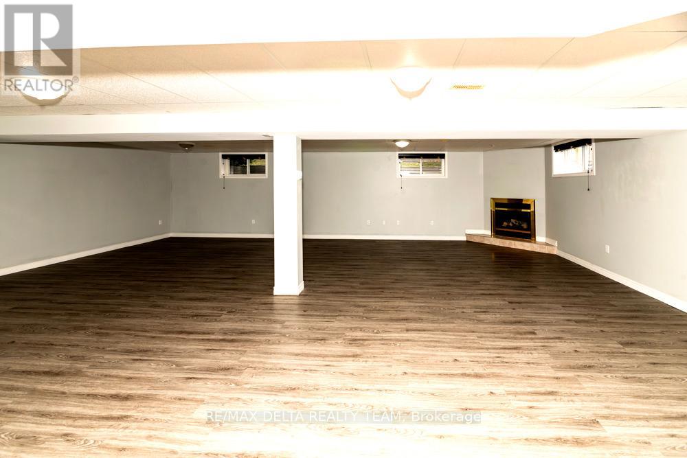 150 SANDRA CRESCENT - 28