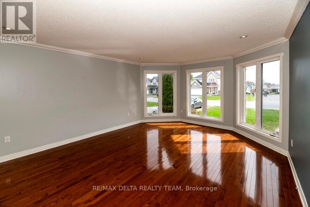 150 SANDRA CRESCENT - 6