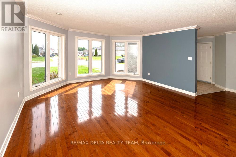 150 SANDRA CRESCENT - 7
