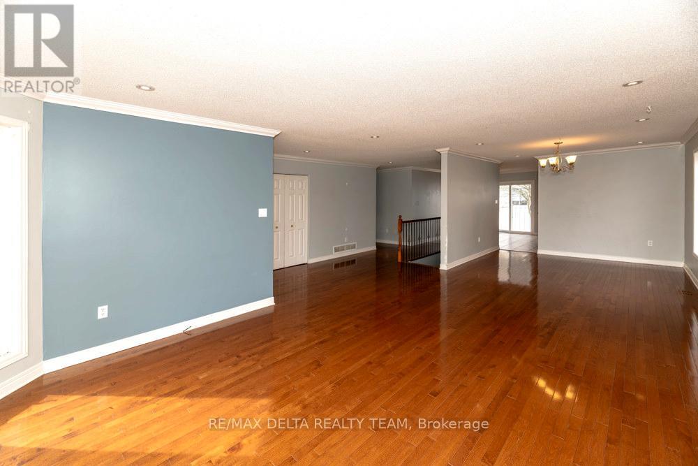 150 SANDRA CRESCENT - 8