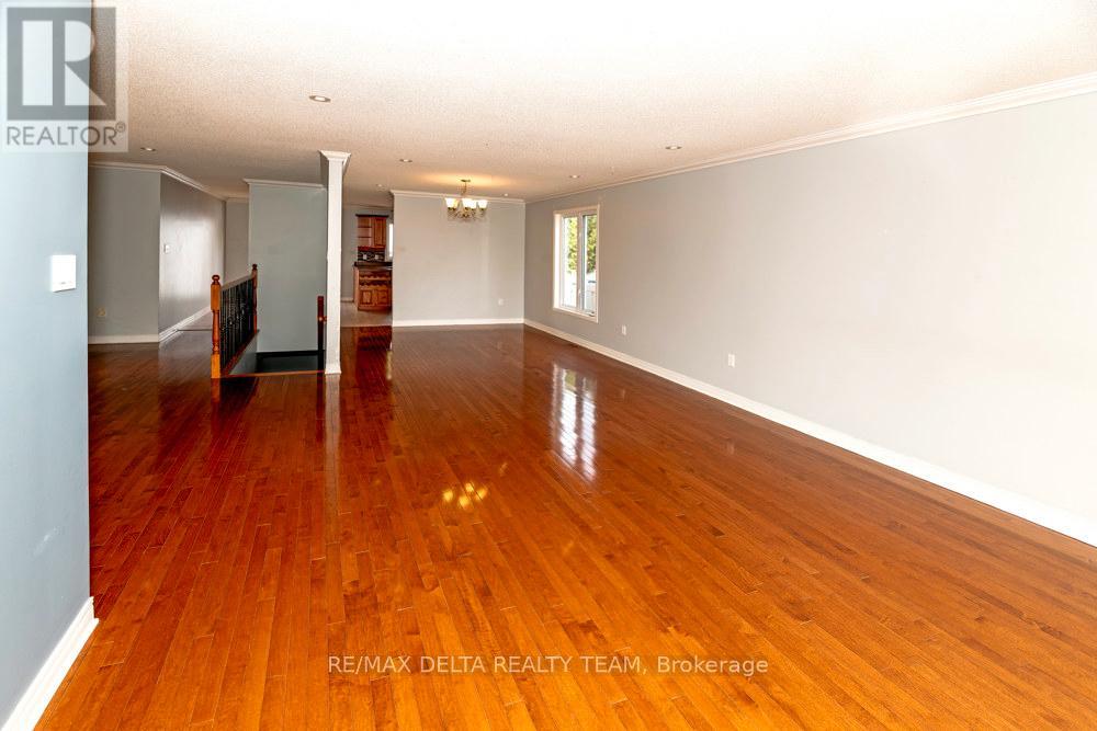 150 SANDRA CRESCENT - 9