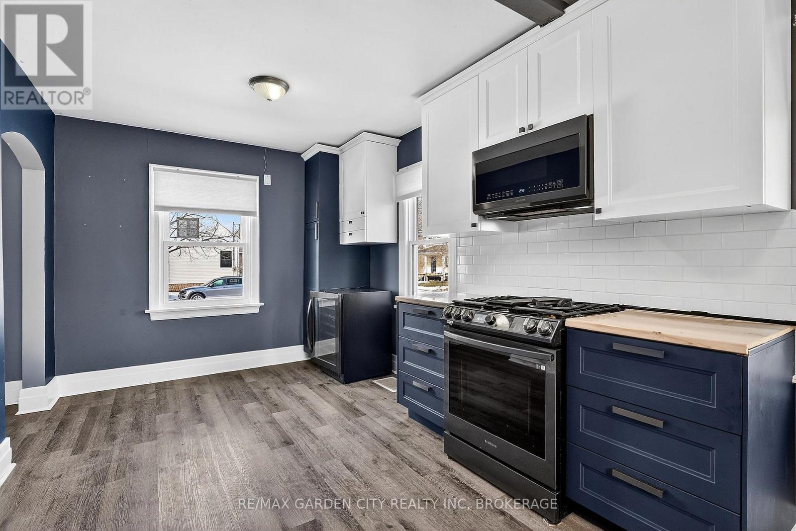 16 WALNUT STREET - 16