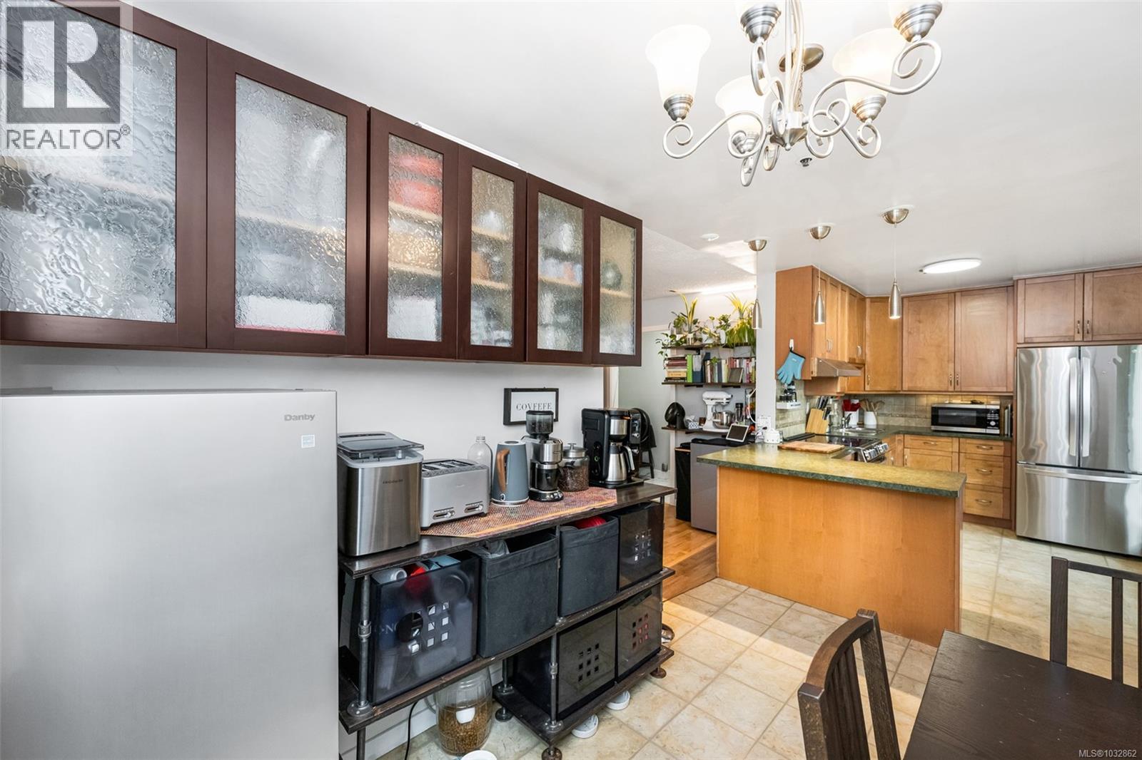 #8 949 Cloverdale Ave - 15