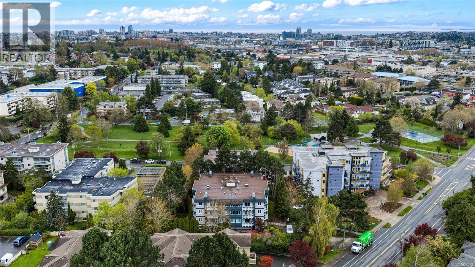 #8 949 Cloverdale Ave - 35