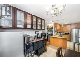 8 949 Cloverdale Ave, Saanich, BC V8X2T4 Photo 15