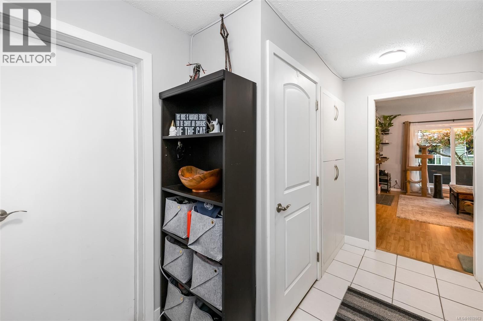 #8 949 Cloverdale Ave - 21