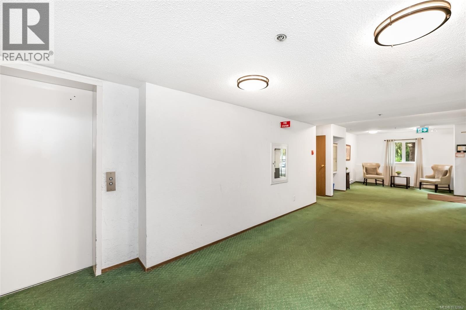 #8 949 Cloverdale Ave - 32
