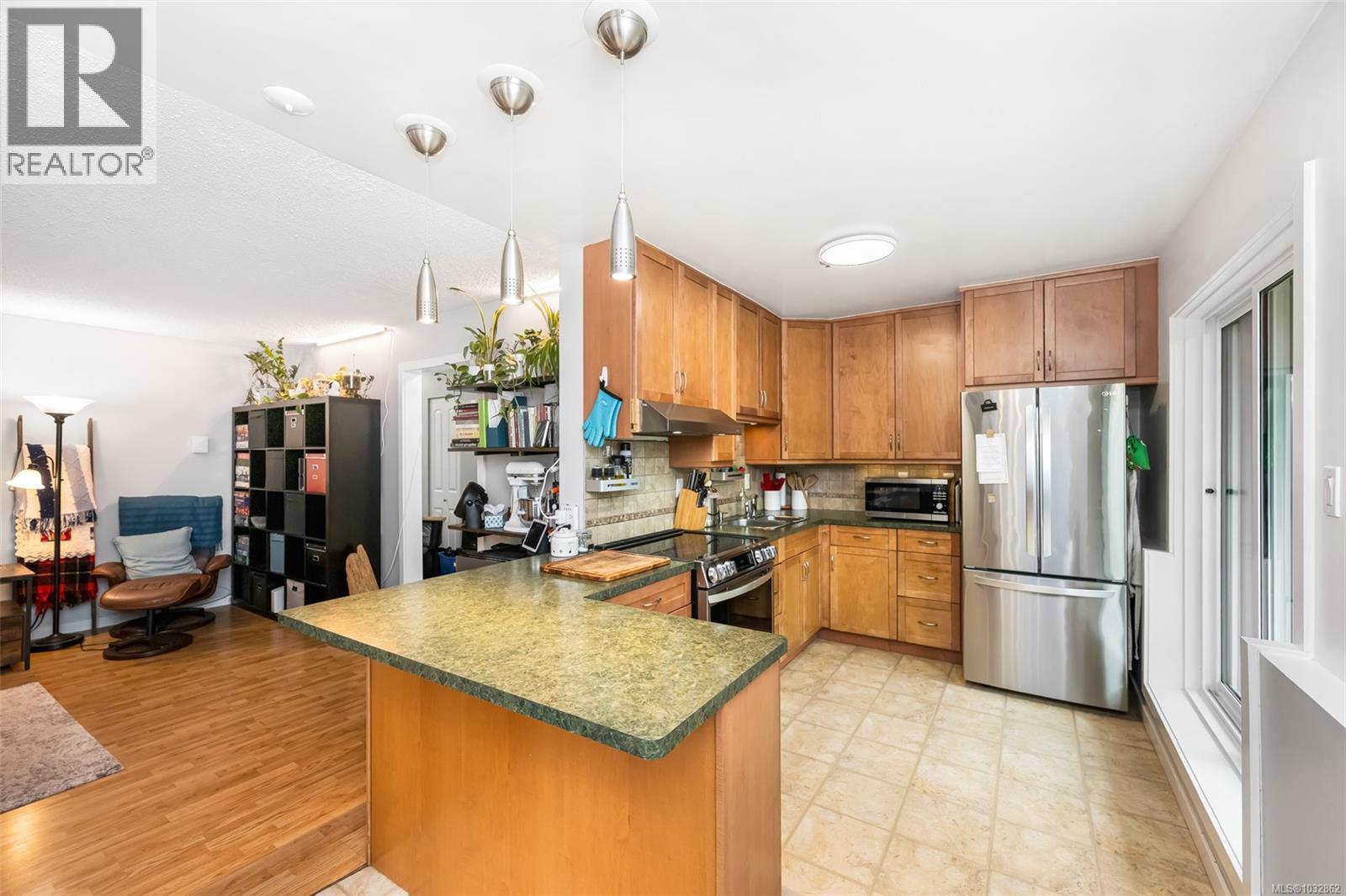 #8 949 Cloverdale Ave - 9