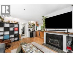 Living room - 8 949 Cloverdale Ave, Saanich, BC V8X2T4 Photo 7