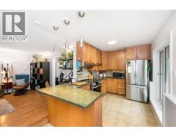 Patio - 8 949 Cloverdale Ave, Saanich, BC V8X2T4 Photo 9