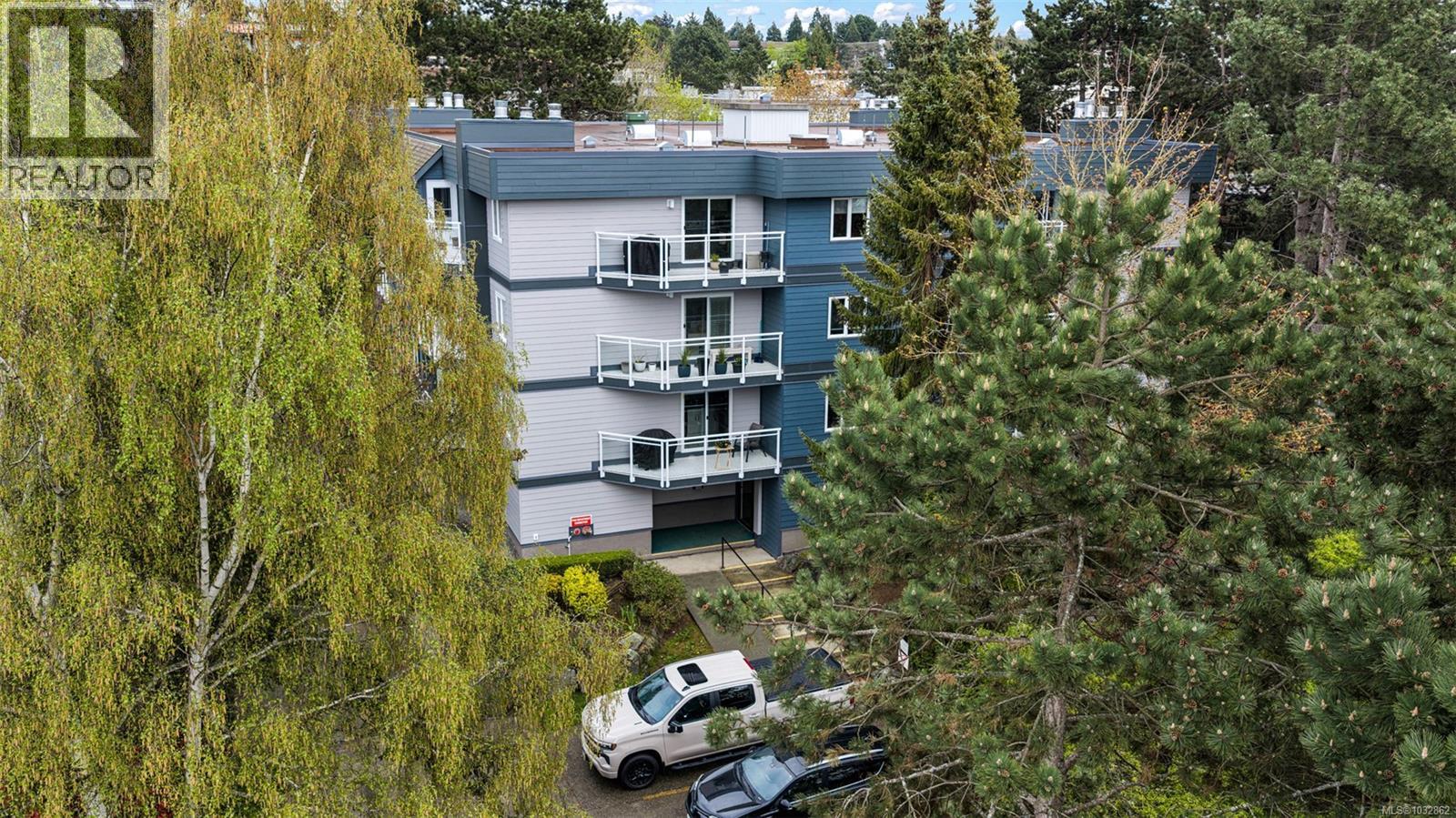 #8 949 Cloverdale Ave - 37