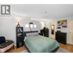 8 949 Cloverdale Ave, Saanich, BC V8X2T4 Photo 16