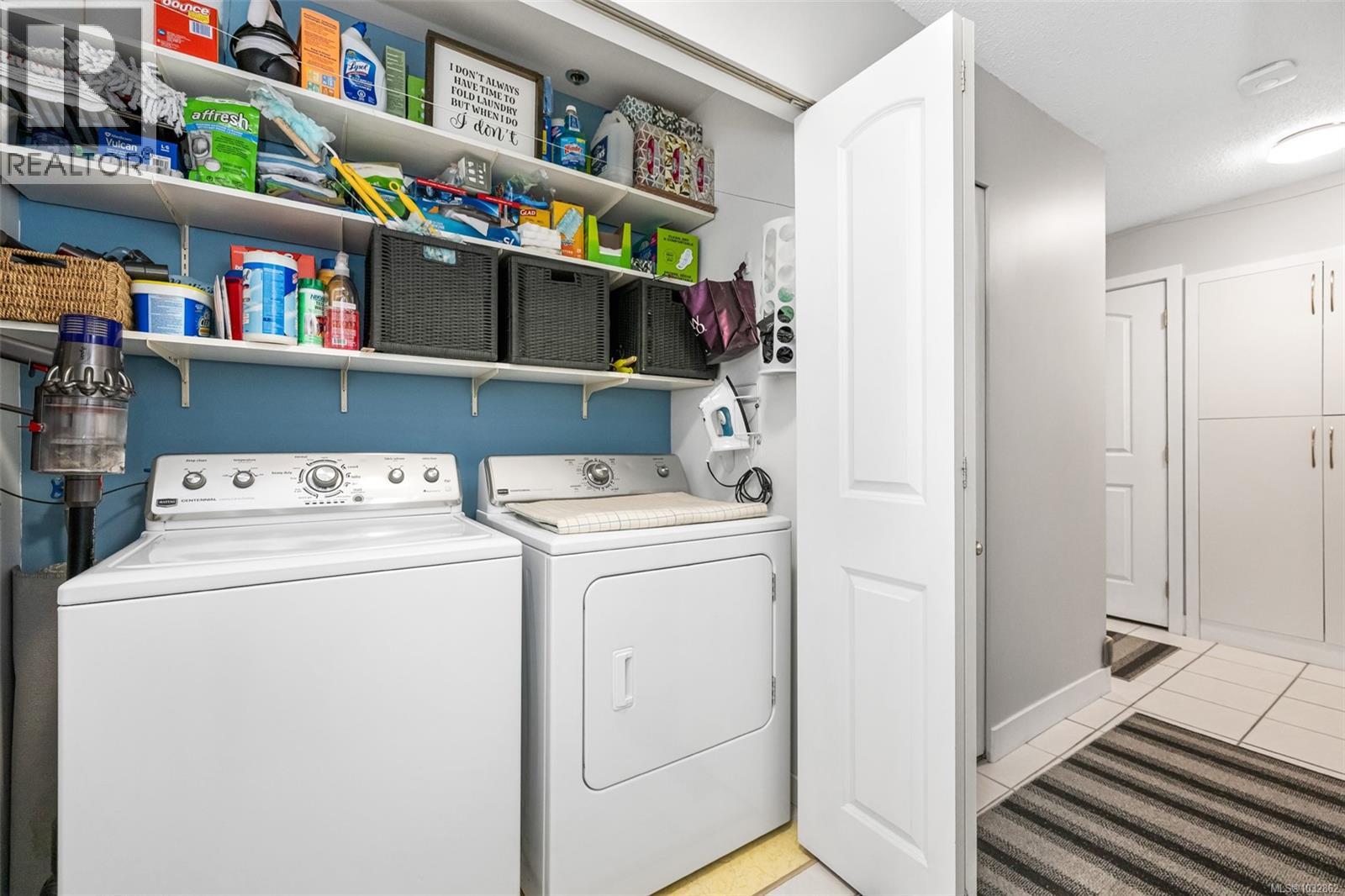 #8 949 Cloverdale Ave - 23