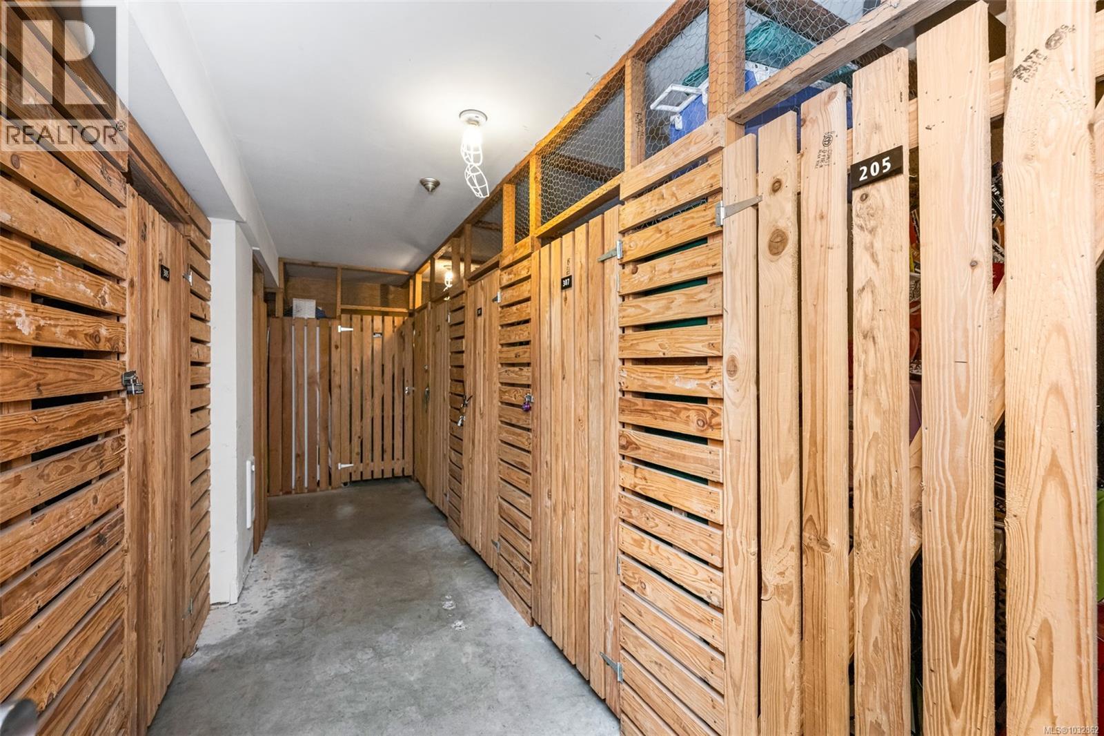 #8 949 Cloverdale Ave - 31