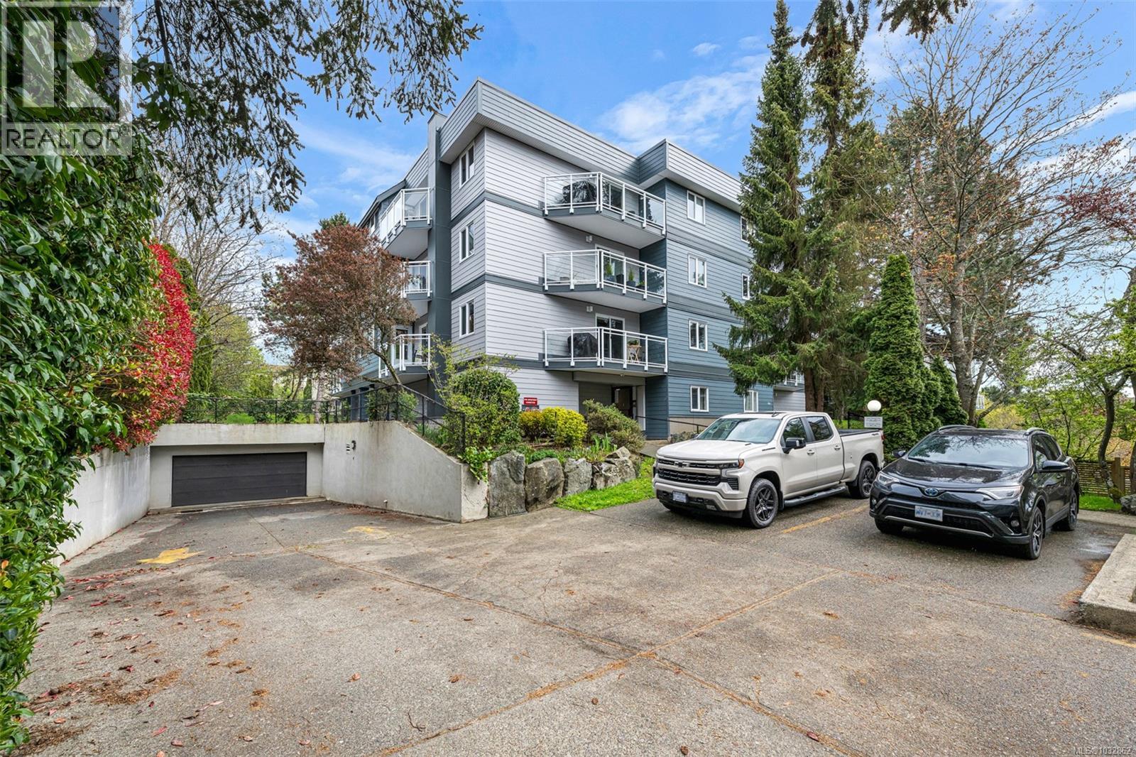 #8 949 Cloverdale Ave - 4