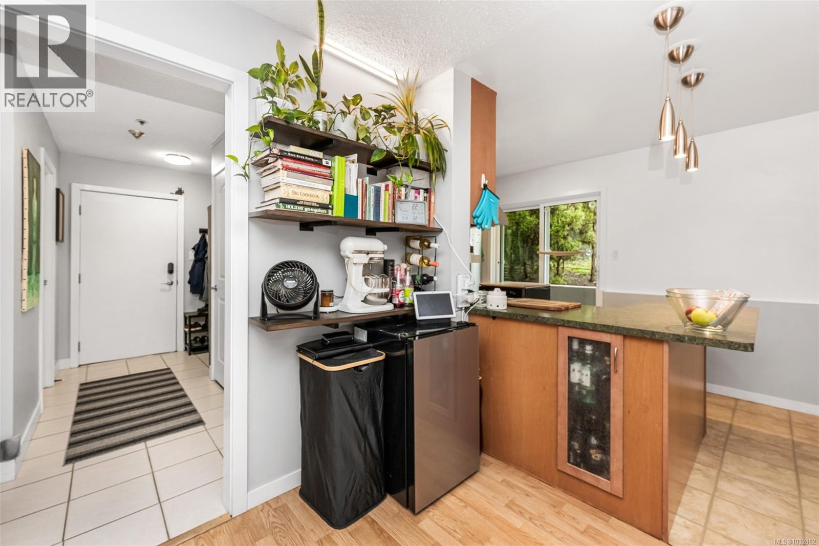 #8 949 Cloverdale Ave - 8