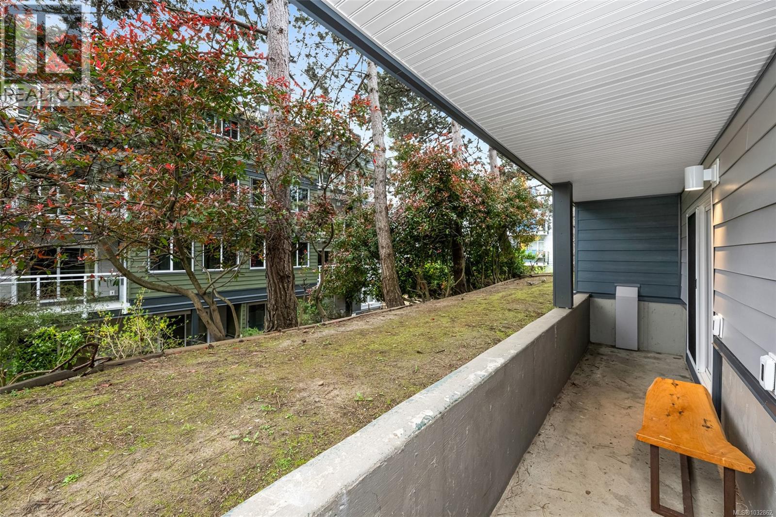 #8 949 Cloverdale Ave - 28