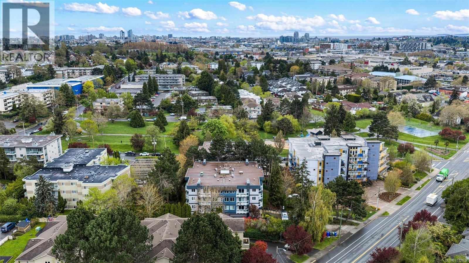 #8 949 Cloverdale Ave - 40