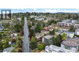8 949 Cloverdale Ave, Saanich, BC V8X2T4 Photo 39