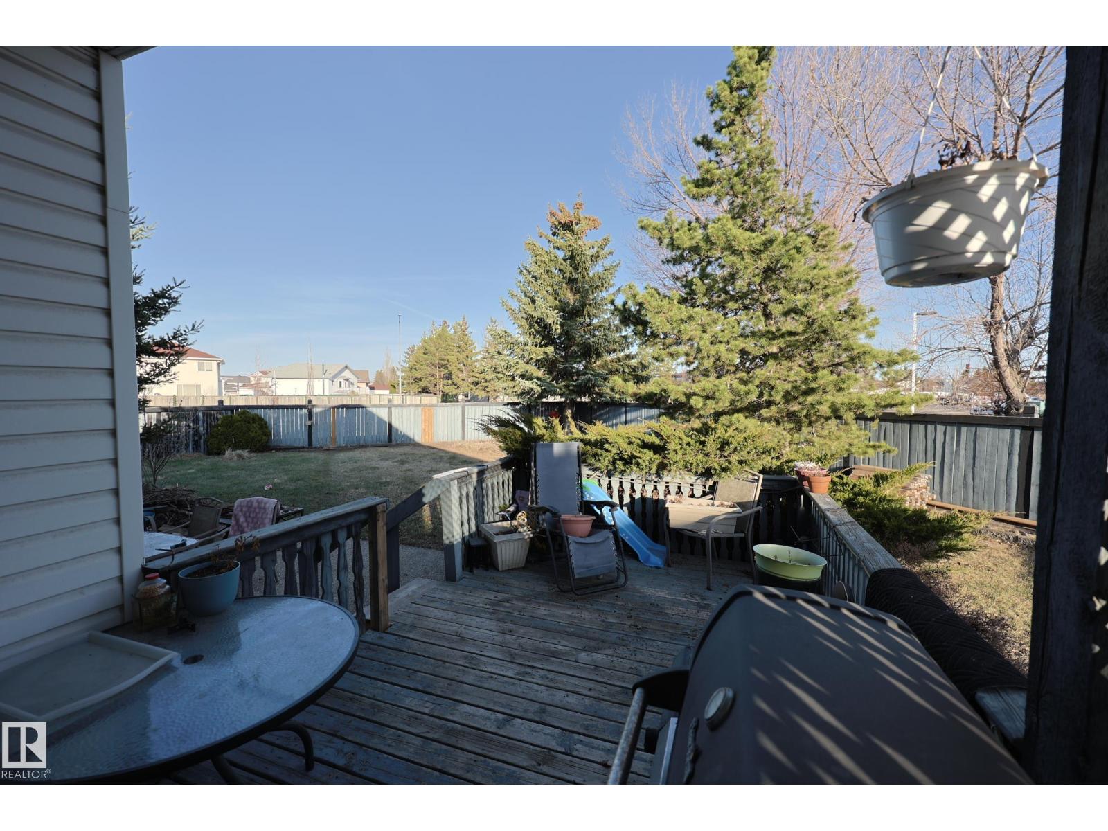 8309 160A AV NW, Edmonton