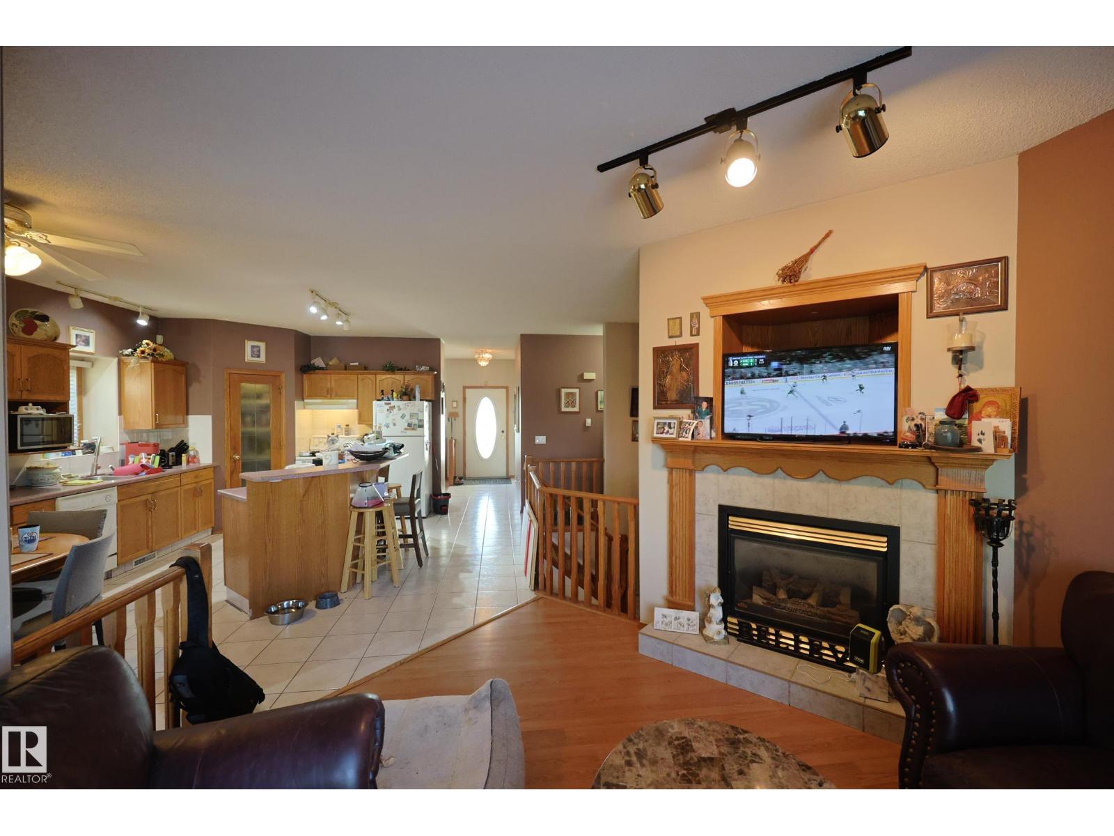 8309 160A AV NW, Edmonton