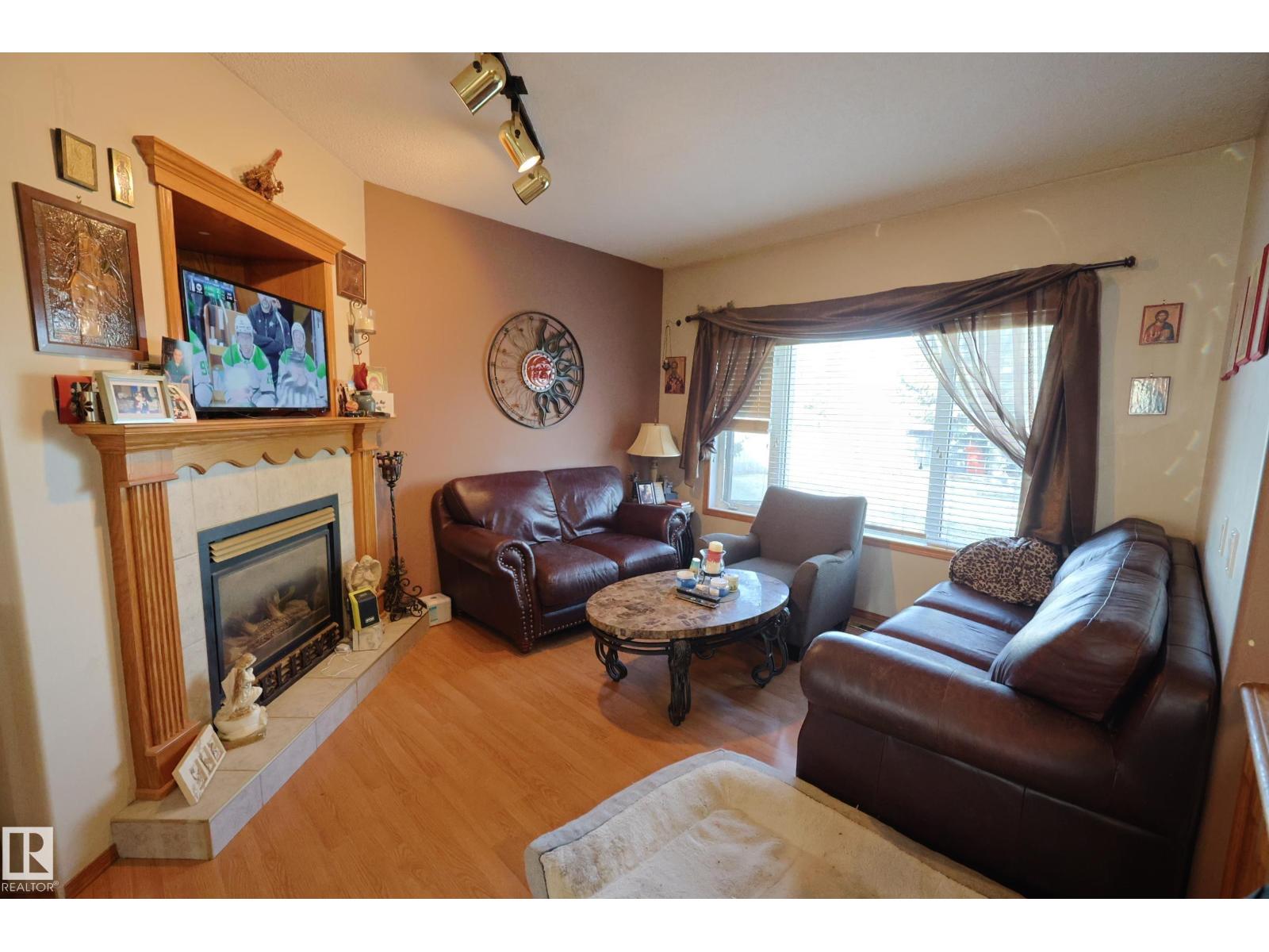 8309 160A AV NW, Edmonton