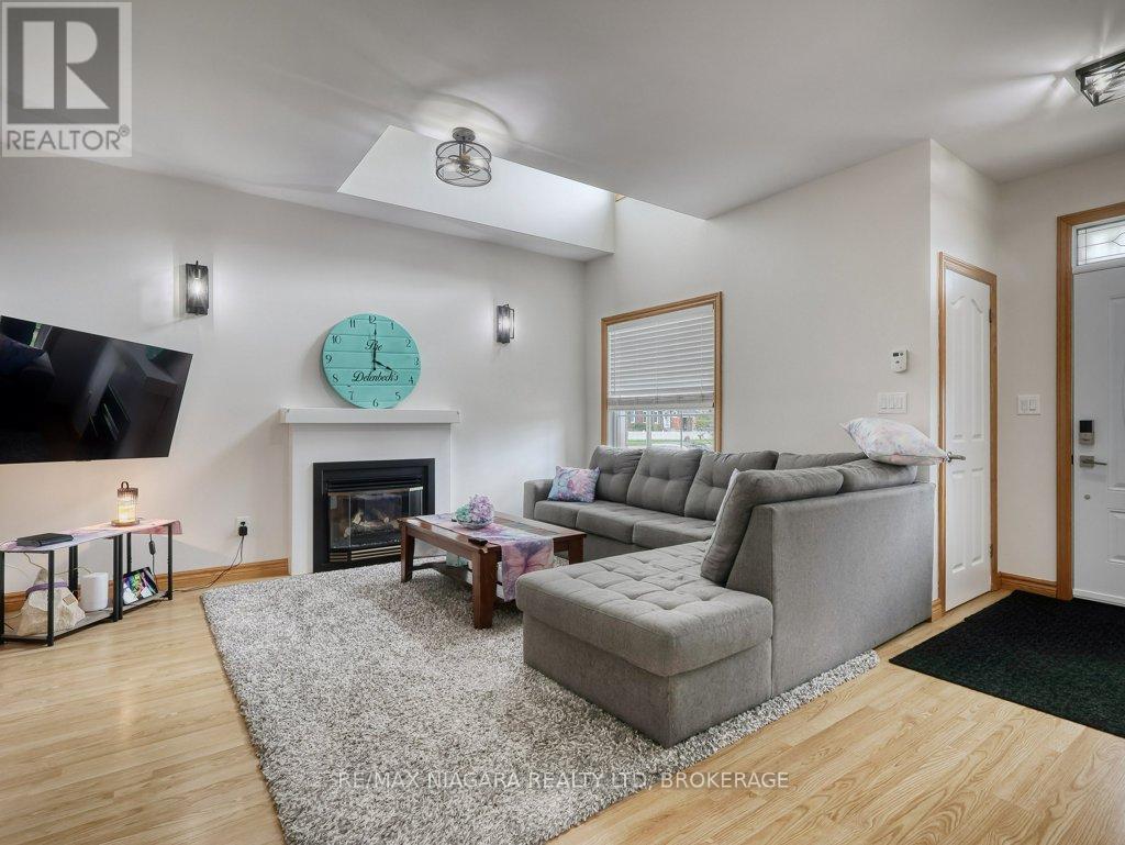 8110 LAMONT AVENUE - 10