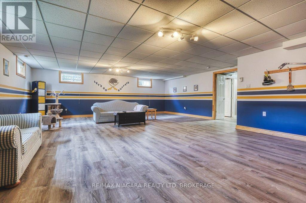 8110 LAMONT AVENUE - 44