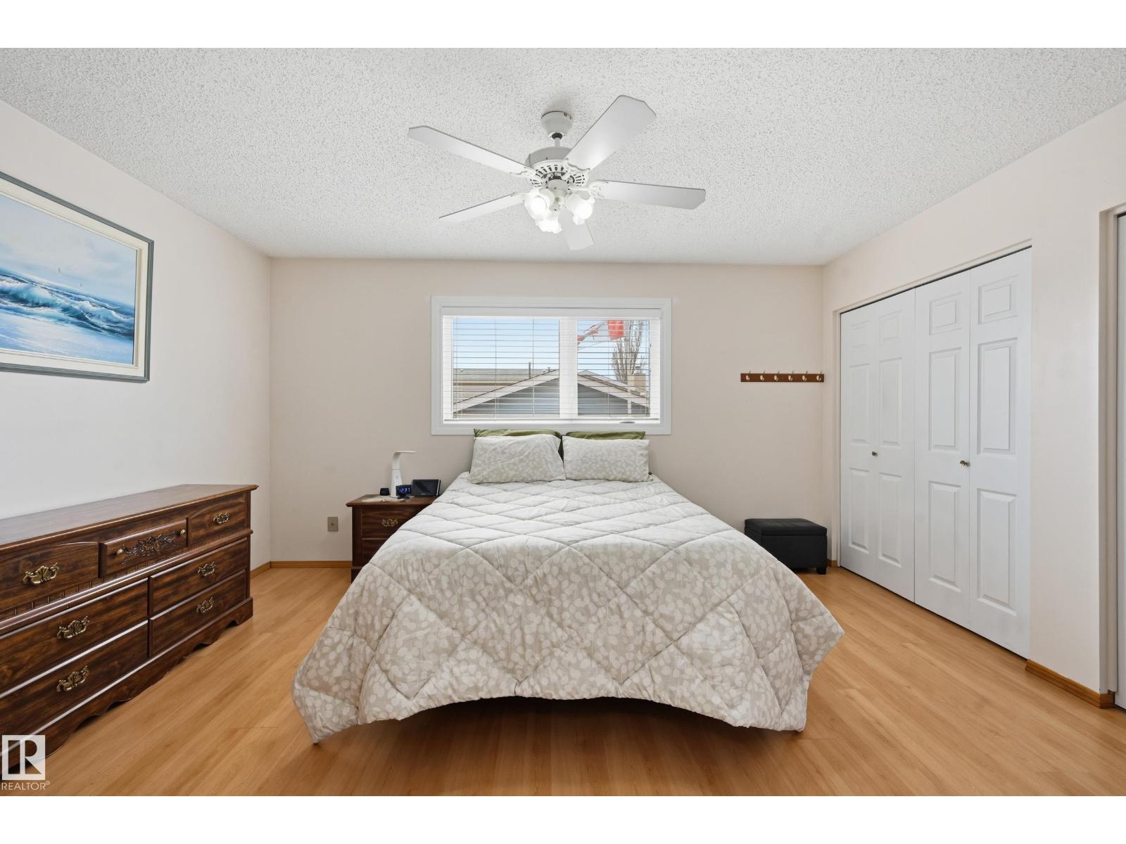 8305 157 AV NW, Edmonton