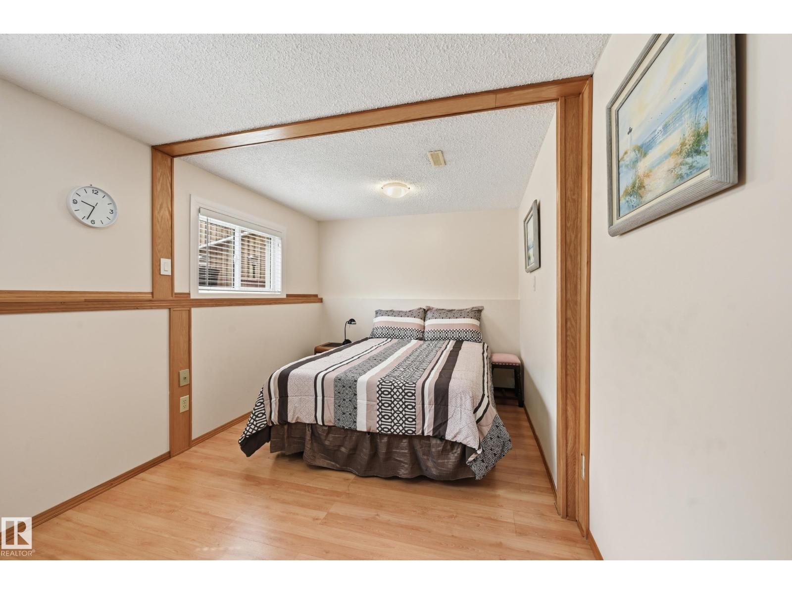 8305 157 AV NW, Edmonton