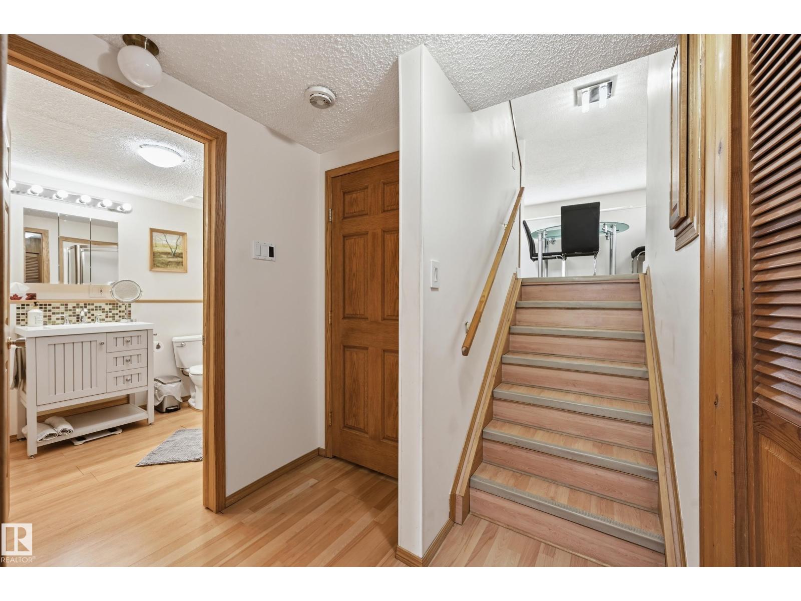 8305 157 AV NW, Edmonton