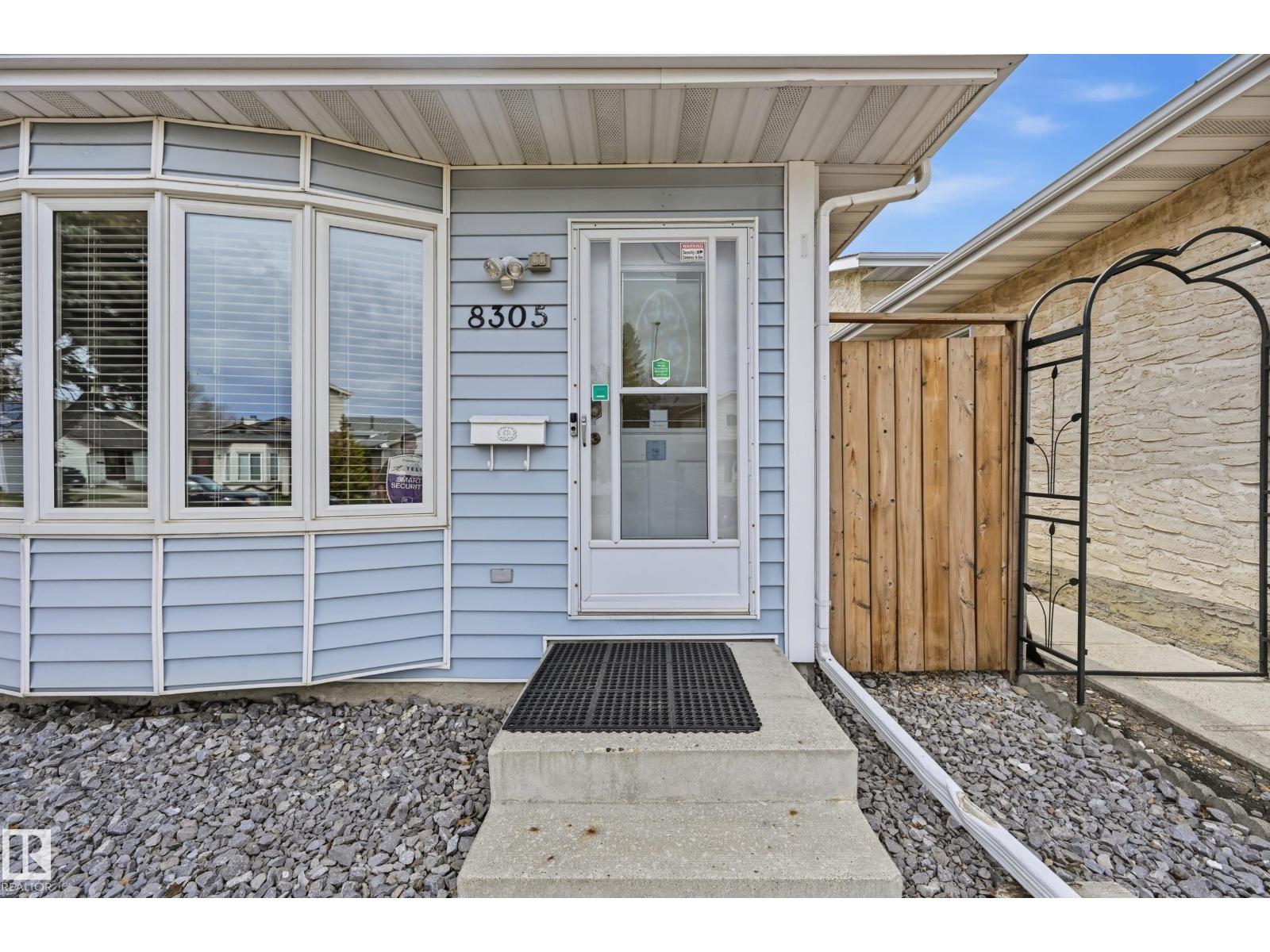 8305 157 AV NW, Edmonton