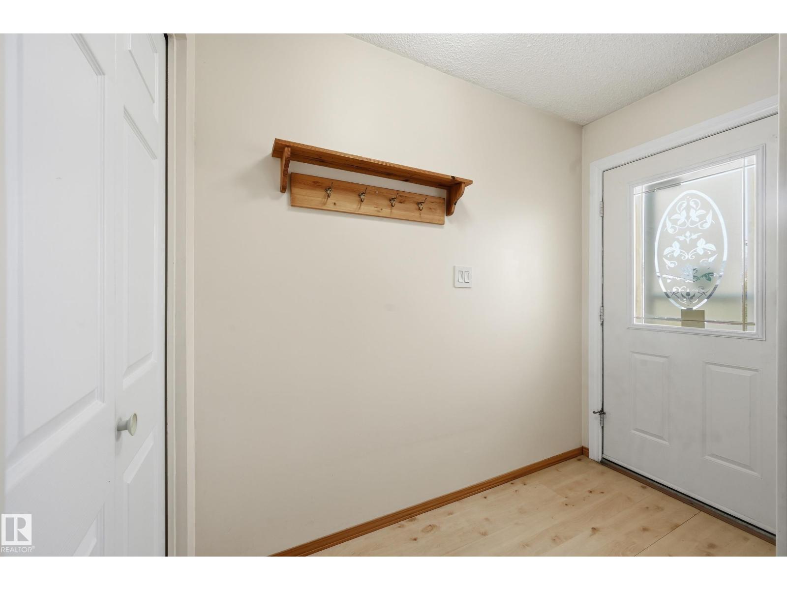 8305 157 AV NW, Edmonton