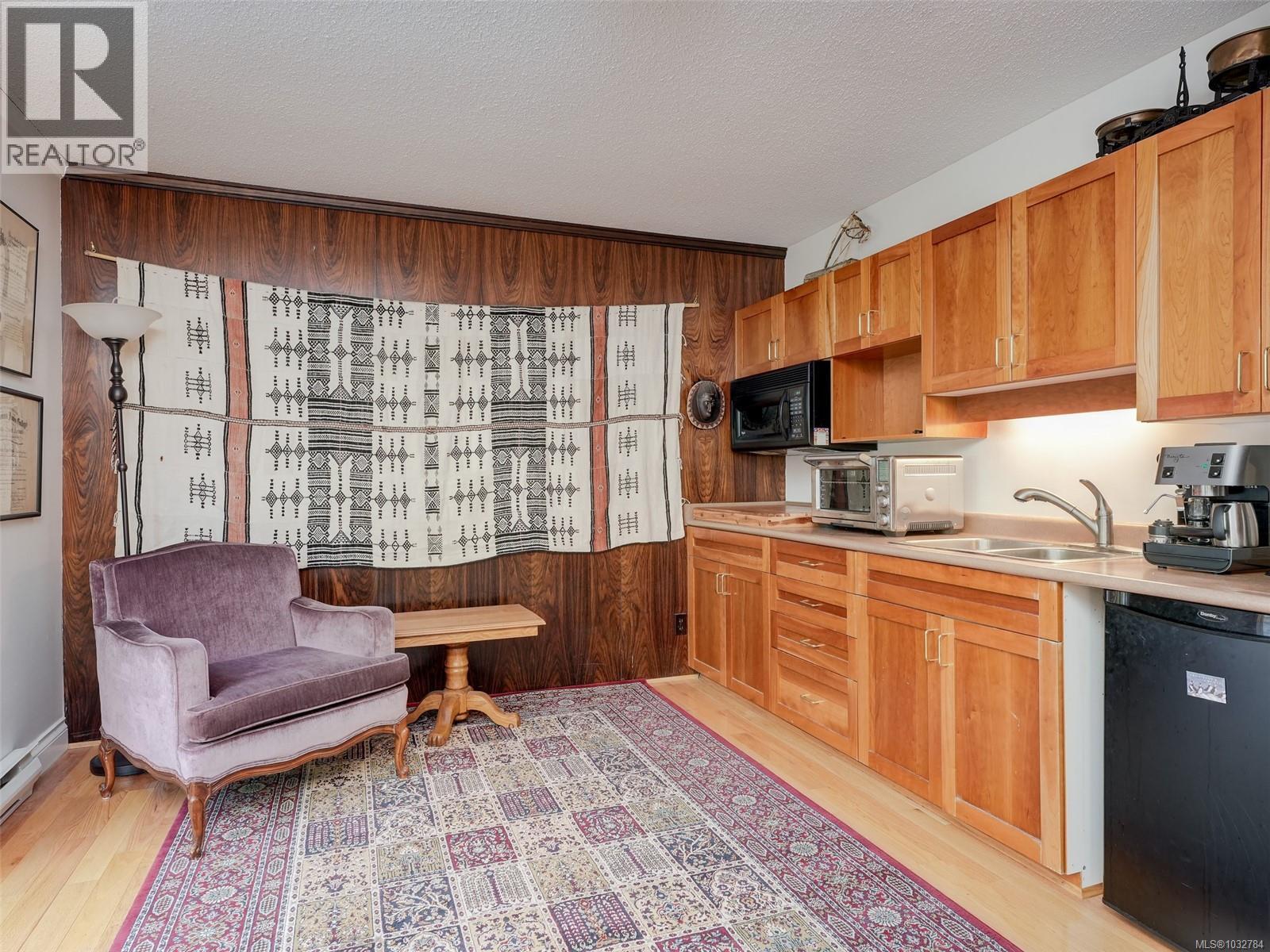  1018 Terrace Avenue, Victoria