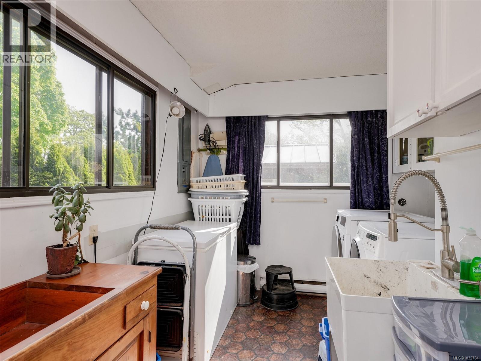  1018 Terrace Avenue, Victoria
