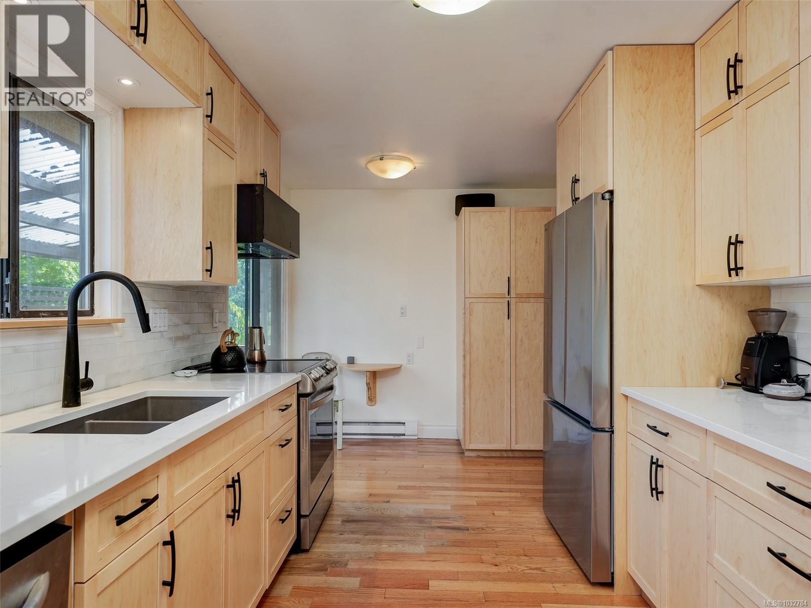  1018 Terrace Avenue, Victoria