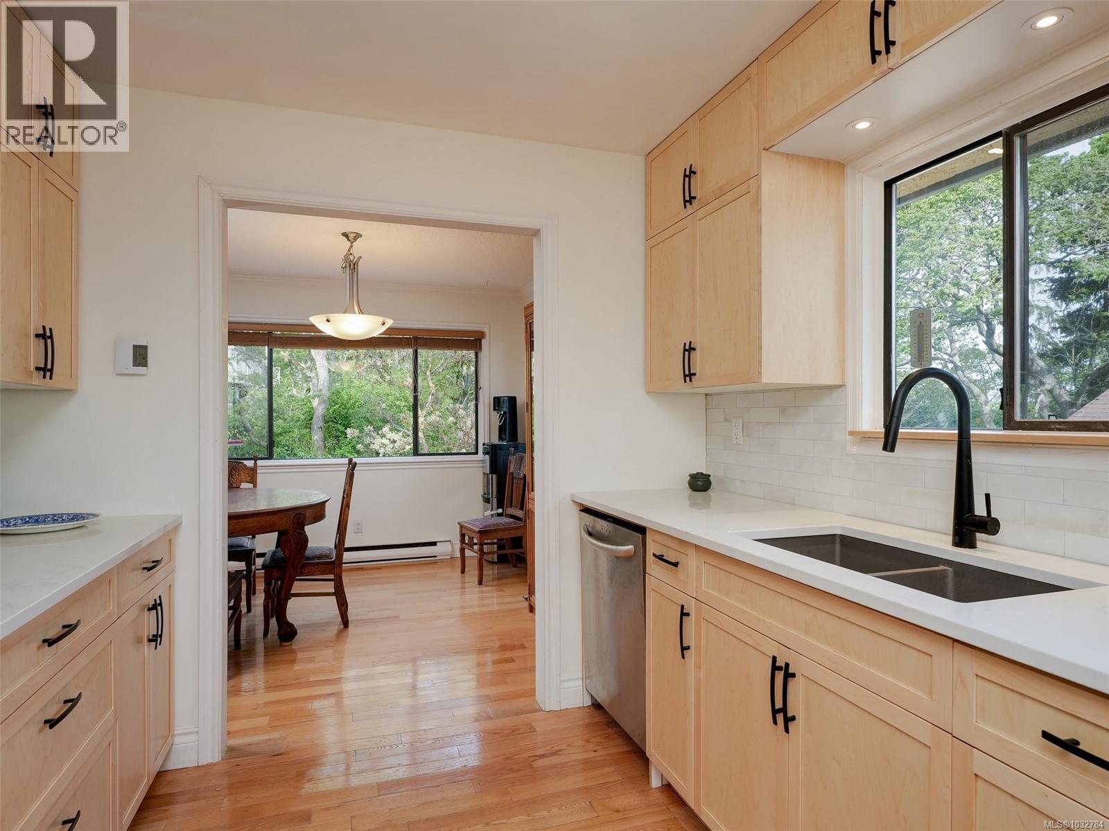  1018 Terrace Avenue, Victoria