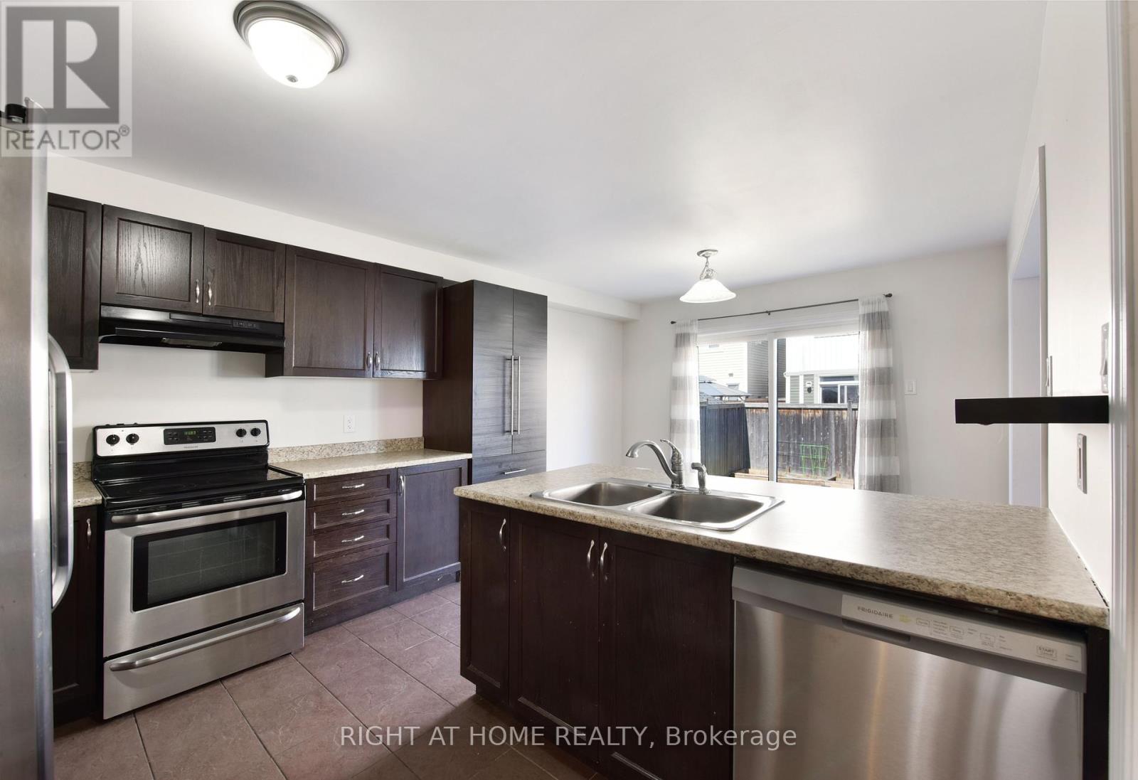 3 Bed, 3 Bath House for Rent in Ottawa – 348 GALLANTRY WAY, Ottawa – MLS# X13074400 - Image 11